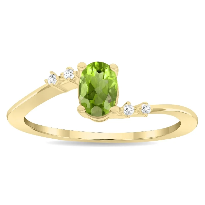 Women's Oval Shaped Peridot and Diamond Tierra Ring in 10K Yellow Gold