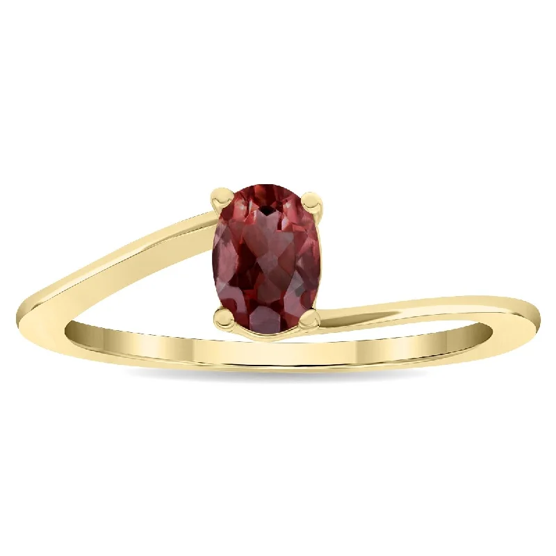 Women's Solitaire Oval Shaped Garnet Wave Ring in 10K Yellow Gold