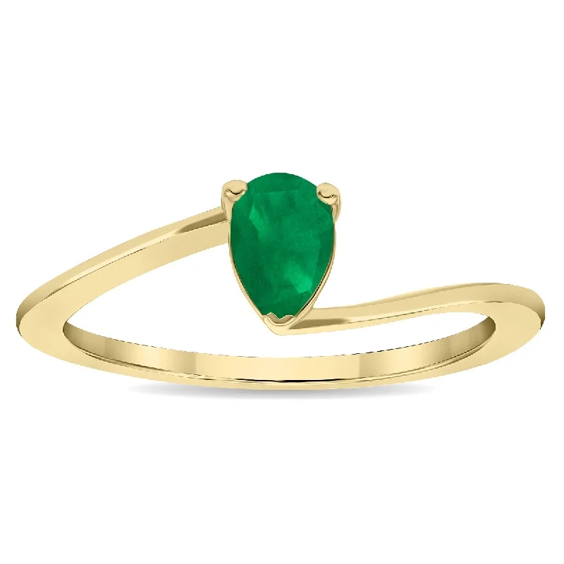 Women's Solitaire Pear Shaped Emerald Wave Ring in 10K Yellow Gold