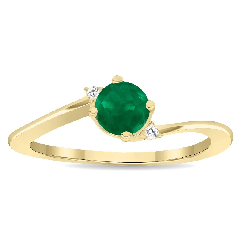 Women's Round Shaped Emerald and Diamond Wave Ring in 10K Yellow Gold