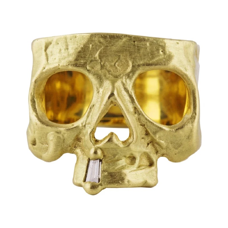 Snaggletooth Skull Ring w/ White Diamond