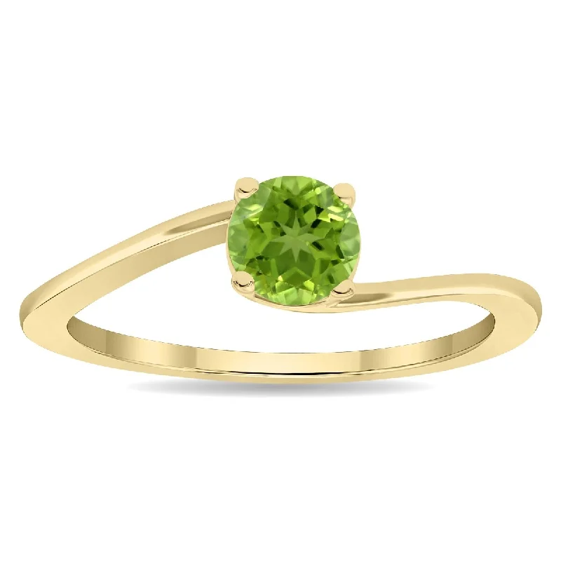 Women's Round Shaped Solitaire Peridot Wave Ring in 10K Yellow Gold